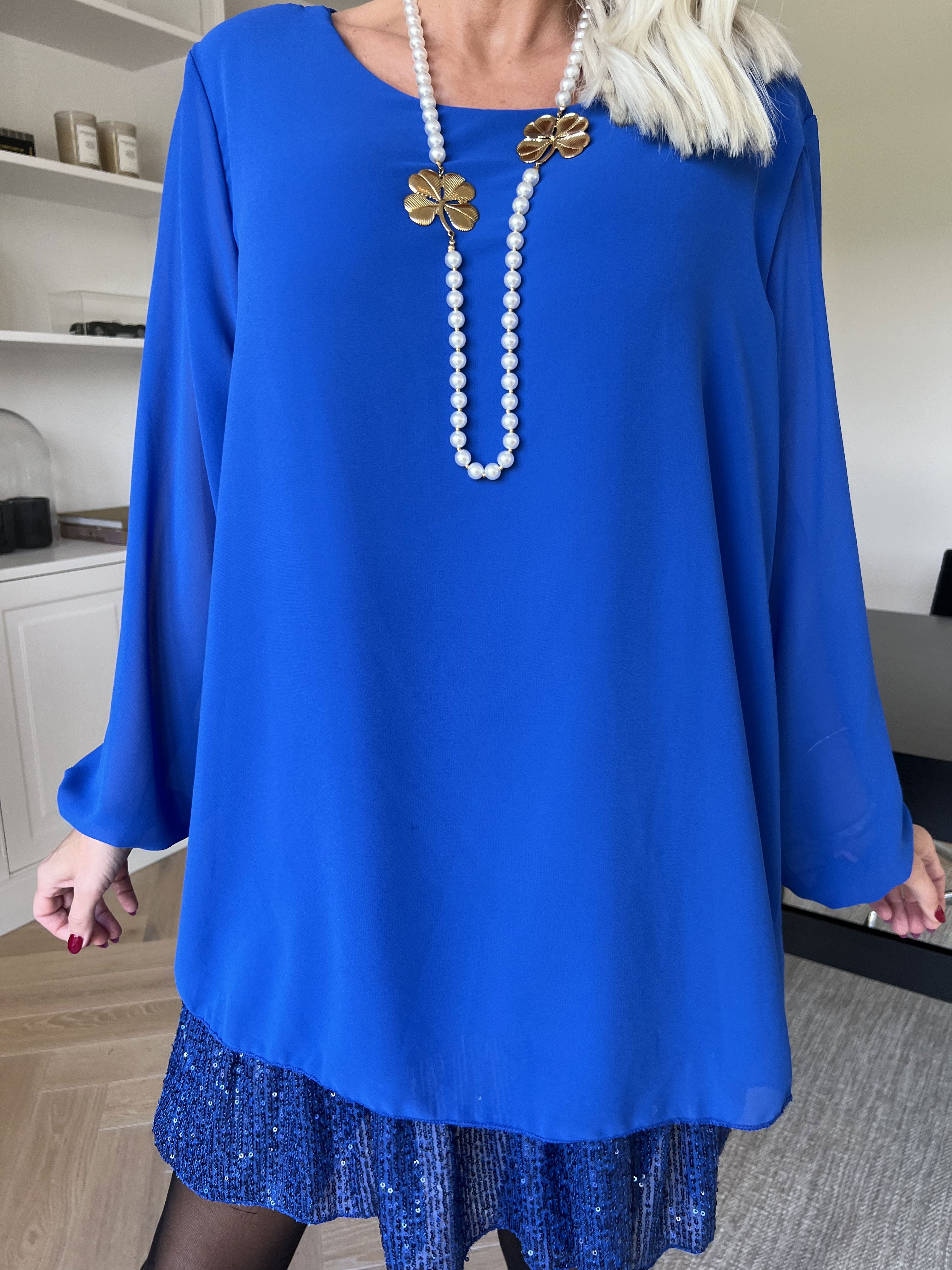 Kamilla - Festklar tunikaklänning med chiffonglager och paljetter